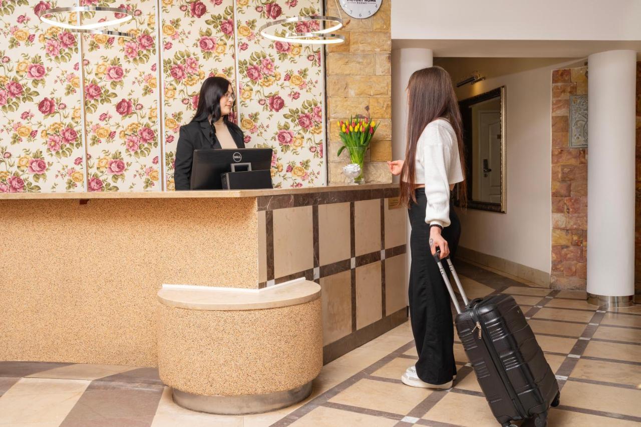Hotel Victory Home วอร์ซอ ภายนอก รูปภาพ