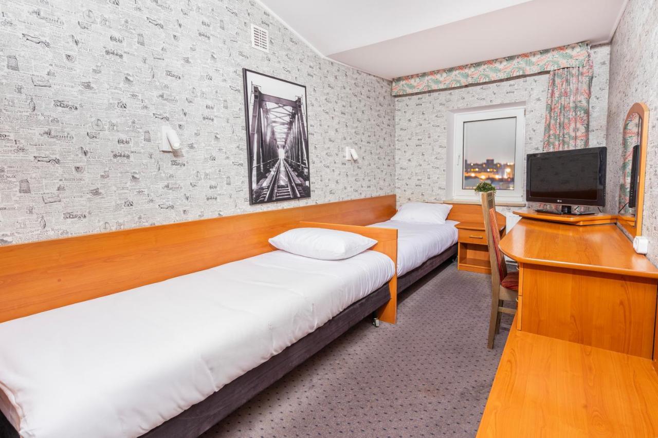 Hotel Victory Home วอร์ซอ ภายนอก รูปภาพ