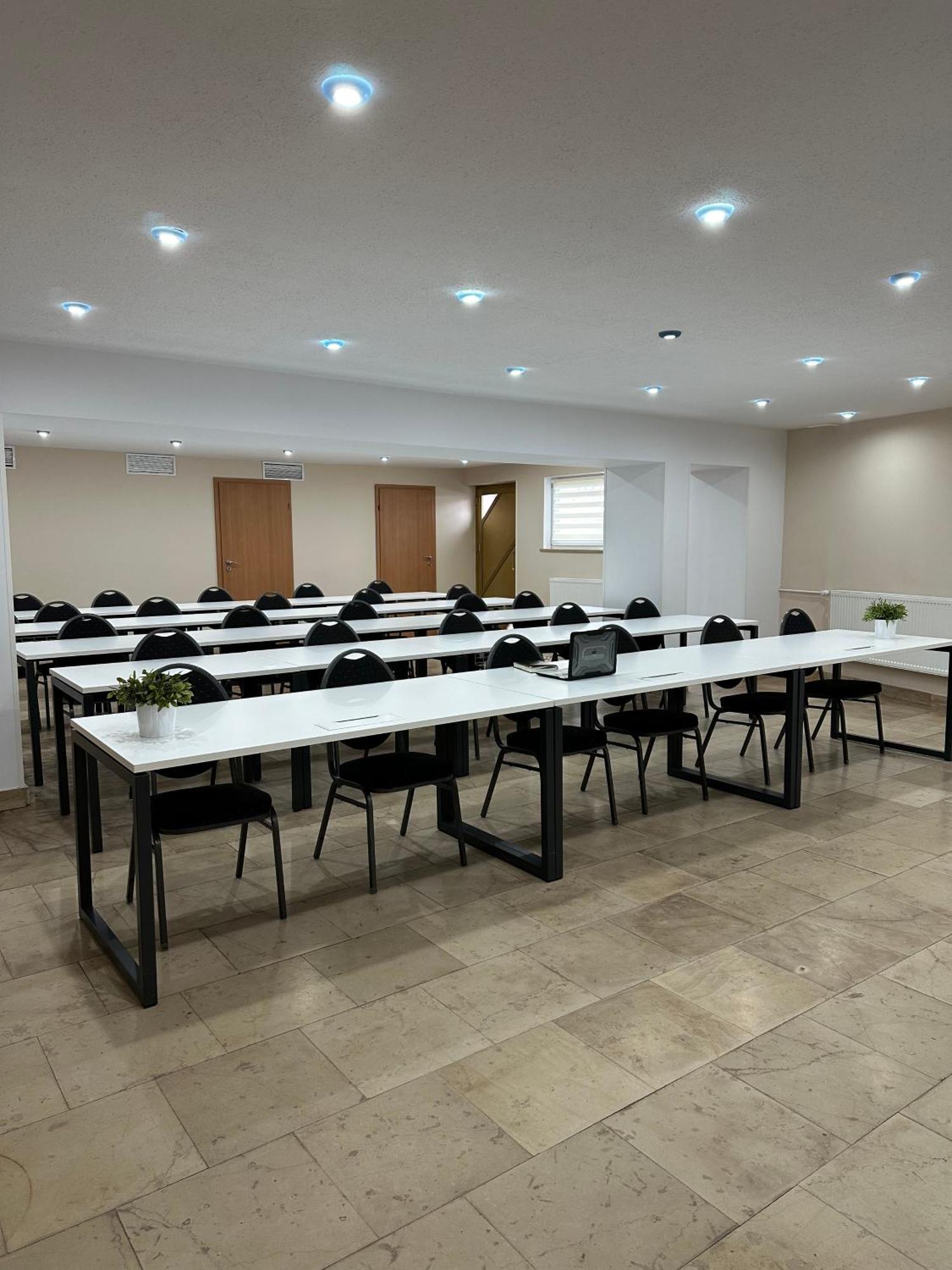 Hotel Victory Home วอร์ซอ ภายนอก รูปภาพ