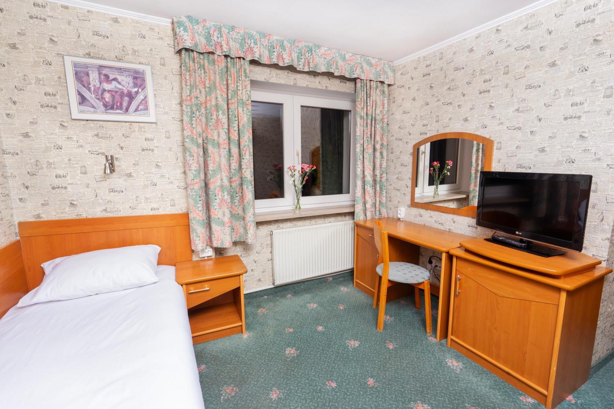 Hotel Victory Home วอร์ซอ ภายนอก รูปภาพ