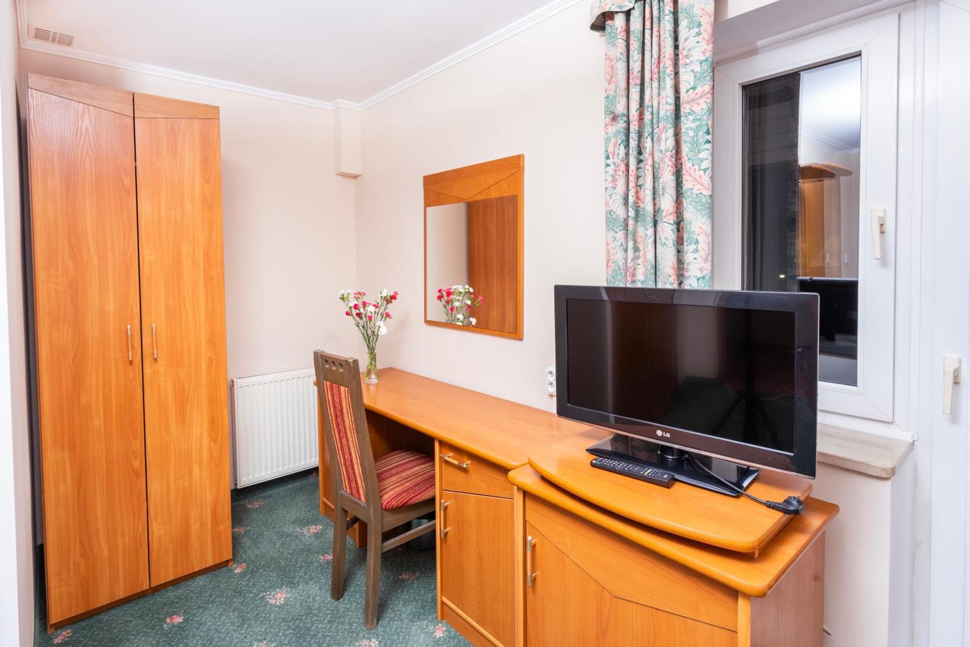 Hotel Victory Home วอร์ซอ ภายนอก รูปภาพ
