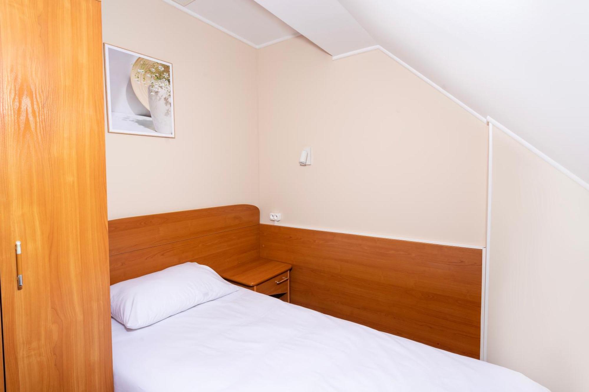 Hotel Victory Home วอร์ซอ ภายนอก รูปภาพ
