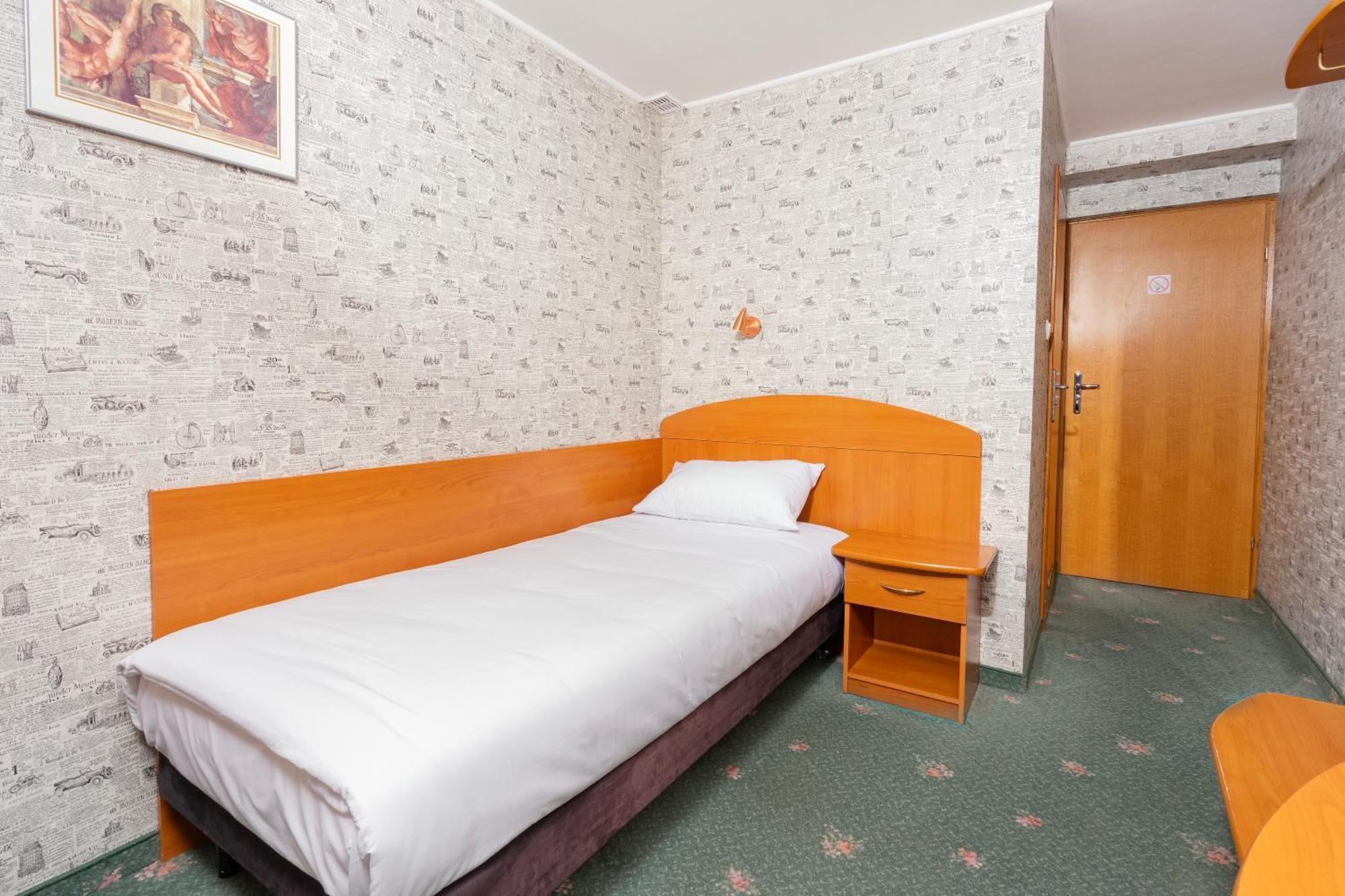 Hotel Victory Home วอร์ซอ ภายนอก รูปภาพ