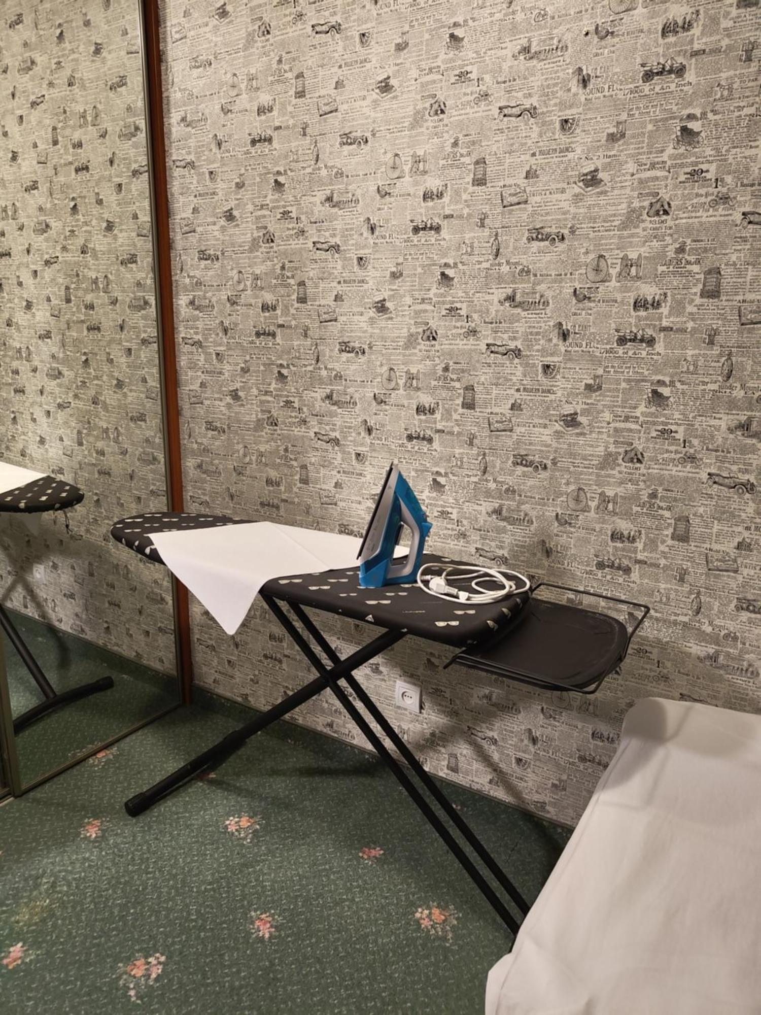 Hotel Victory Home วอร์ซอ ภายนอก รูปภาพ
